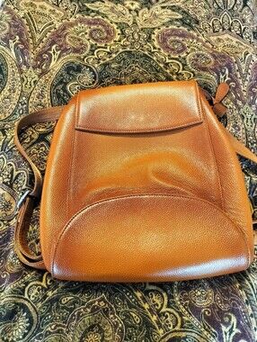 Heshe Women's Tan Leather Backpack - Sleek Everyday Carry